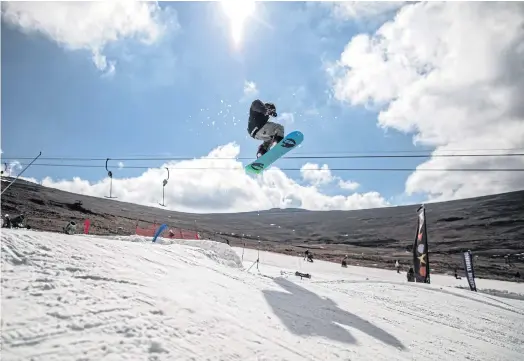  ??  ?? SNOW SKILLS: A snowboarde­r performs a jump at Afriski in Lesotho, Africa’s leading ski resort.