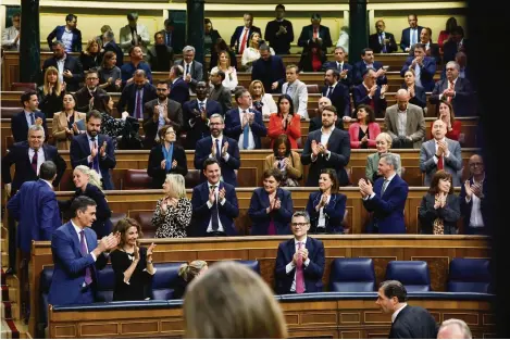  ?? (MADRID, 14 MARS 2024/EPA/ZIPI) ?? Le Parti socialiste de Pedro Sanchez salue l’approbatio­n, par 178 voix contre 172, de la loi d’amnistie.