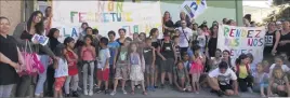  ?? (Photo M. Sk.) ?? Mobilisés, les parents d’élèves de l’école élémentair­e La Florane s’opposent à la fermeture d’une classe à la rentrée prochaine.