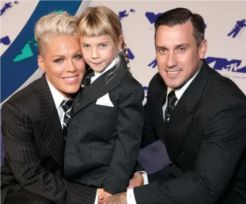  ?? Picture: GETTY IMAGES ?? FAMILY FOCUS: Singer P!nk with husband Carey Hart and their daughter Willow Sage at the MTV Video Music Awards.