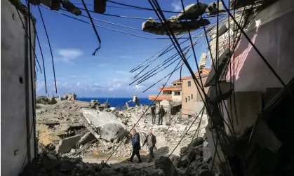  ?? ?? The remains of buildings destroyed by strikes on Naqoura in southern Lebanon, close to the boundary with Israel. Photograph: AFP/Getty Images