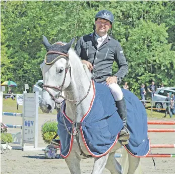  ?? FOTO: KLAUS EICHLER ?? Er zählt mit zu den Favoriten beim Tettnanger Reitturnie­r in Gut Moos: Constantin Sorg Fronhofen, der Sieger und 2015 und 2017 auf seinem Pferd Cadeau.