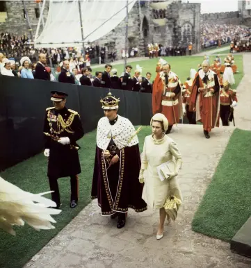  ?? ?? 1969
Above A vision in top-to-toe pale yellow for Prince Charles’s investitur­e