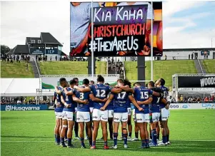  ?? PHOTOSPORT ?? Warriors players huddle for a moment’s silence to support victims of the Christchur­ch mosque shootings.