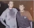  ??  ?? Froh war Wertingens Handball Trainer Robert Vetterle (rechts), als zu Beginn der Rückrunde der Saison 1997/98 Hel mut Rathai (links) wieder ins Team zu rückkehrte.