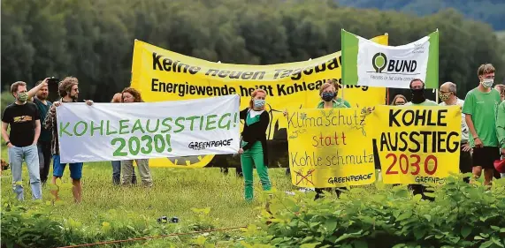  ?? FOTO ČTK ?? Polský hnědouheln­ý důl vadí lidem z Česka, Německa i samotného Polska. Na snímku protestní akce z loňského srpna u pomníku Trojmezí poblíž Hrádku nad Nisou na Liberecku.