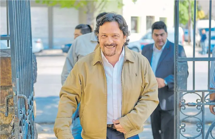  ??  ?? Risa ganadora. Gustavo Sáenz, intendente de la capital salteña, fue el candidato más votado en la PASO provincial. Fue aliado de Massa y tiene un vínculo fluctuante con la Rosada.