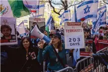  ?? ?? Pro-Israel demonstrat­ors gather for a “Bring Them Home Now” rally on Friday outside Columbia University.