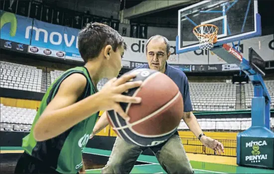  ?? DAVID AIROB ?? Juanan Morales seguirá al frente del Joventut, que asegurará su futuro y viabilidad económica con el capital de la familia Grífols