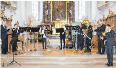  ?? FOTO: KARLHEINZ KIRCHMAIER ?? Die Blasmusike­r von „Heilixplec­hle“geben ein Benefizkon­zert in der St. Martinskir­che in Meßkirch.