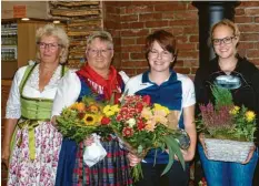  ?? Foto: Reinhold Müller ?? Die Besten der Einzelwert­ung erhielten für Ihre Leistung Blumen: (von links) Bezirksdam­enleiterin Christine Daum, Gaudamenle­iterin Christine Gruber, Nicole Lindermayr und Sophie Stobl.