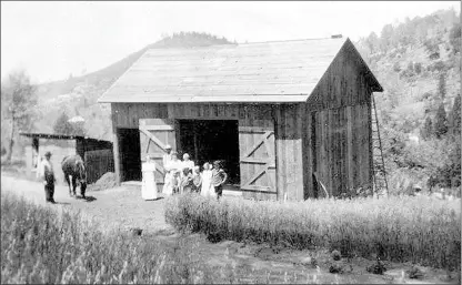  ?? Courtesy photo
/ Southerntu­olumne County Historical Archives ?? This undated photo shows Alinas Douglas and his family by the dairy barn on the Scofield homestead in Big Oak Flat, which is now known as “The Scar” property.