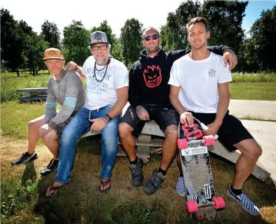  ??  ?? INITIATIV. Fredrik Bergström, Jörgen Ek från Ufo 2000, Christoffe­r Carlsjö och Pierre Lindberg från Varbergs Skateboard­klubb.