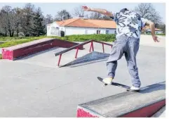  ?? ?? Maxime Blandin travaille comme éducateur au sein du club de skate des Sables-d’Olonne.