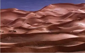  ??  ?? ESPERIENZA MISTICA Indimentic­abile l’esperienza nel deserto del Sahara. La notte, le stelle, il silenzio «mi hanno fatto sentire la presenza di Dio», dice Sarcina.