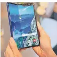  ?? FOTO: DPA ?? Ein Samsung Galaxy Fold Tablet Smartphone.