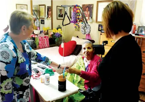  ?? STAFF PHOTOS BY ROBIN RUDD ?? Criss Grant, left, greets Mollie Abernathy while Stacie Smith, program manager for the Southeast Tennessee Area Agency on Aging and Disability, looks on. Grant is the director of the Southeast Tennessee Area Agency on Aging and Disability.