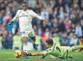  ?? FOTO: GETTY ?? Vinicius y Rulli protagoniz­aron la jugada más polémica del domingo en el Bernabéu