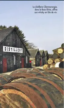  ??  ?? La distilleri­e Glenmorang­ie, dans le Ross-Shire, affne son whisky en fûts de vin.