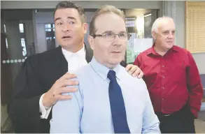  ?? ANDREW VAUGHAN / THE CANADIAN PRESS FILES ?? Glen Assoun, the man who spent almost 17 years jailed for a crime he didn’t commit,
his lawyer Sean MacDonald and Ron Dalton, right, of Innocence Canada.