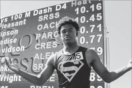  ?? Dylan Stewart For The Times ?? SERRA’S Rodrick Pleasant shows off his 100-meter time after the Division 4 final. His wind-aided 10.16 is second all time in the state.