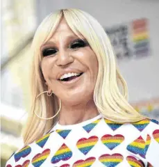  ?? FOTO: IMAGO IMAGES/UPI PHTOS ?? Mode-Ikone Donatella Versace wird am 2. Mai 65 Jahre alt. Auf eine Feier muss sie wegen der Corona-Quarantäne wohl verzichten.