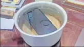  ?? HT PHOTO ?? ■ After the company representa­tive told the court the phone was repaired, the judge asked for a bowl of water and dipped the phone in it. After some time, it stopped working.