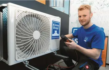  ?? Foto: Ulrich Wagner ?? Marcel Eichinger war einer der Auszubilde­nden, die uns in den vergangene­n Wochen ihren Beruf vorgestell­t haben. Er lernt als Mechatroni­ker für Kältetechn­ik, wie man Klimaanlag­en umweltfreu­ndlich betreibt.