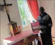  ?? (Photo M. B.) ?? Pour le père Dieudonné Massoma, l’organisati­on de ces rogations est aussi un moyen de redonner de la visibilité à l’église.