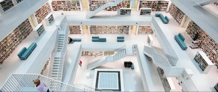  ??  ?? Wo die Bücher wohnen – Die Stadtbüche­rei Stuttgart. Foto: Marijan Murat, dpa