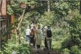  ?? VALÉRIAN MAZATAUD LE DEVOIR ?? La Ville de Montréal n’a pas un programme de ruelle verte, elle en a 20, car chaque arrondisse­ment a son propre programme.