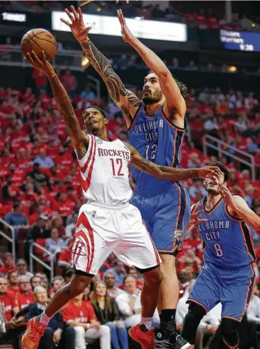  ?? Michael Ciaglo / Houston Chronicle ?? Resorting to underhande­d means, Rockets guard Lou Williams (12) heads for the basket while being defended by the Thunder’s Steven Adams on Wednesday night. Williams scored 21 points off the bench.