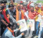  ?? BOBBY KHAN/HT ?? Activists of Hindu Jagran Manch in Agra burnt posters of chief minister Mamata Banerjee to protest lathicharg­e on activists taking out Hanuman Jayanti procession in West Bengal.