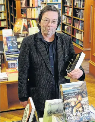  ?? PHOTOS: LINDA ROBERTSON ?? Before goodbye . . . Nationally respected bookseller, former University Book Shop manager Bill Noble, shortly before his retirement in September 2012.