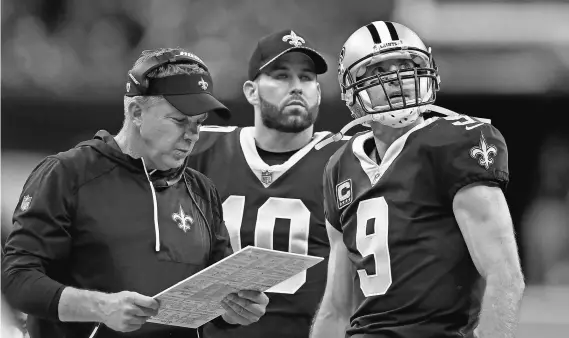  ?? CHUCK COOK/USA TODAY SPORTS ?? Head coach Sean Payton and Saints quarterbac­k Drew Brees (9) talk on the sideline. The team closes the season at home against Atlanta on Christmas Eve and at Tampa Bay on New Year’s Eve.