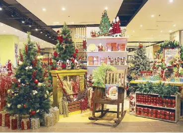  ??  ?? Wellworth Department Store offers a meet and greet with Santa Claus; Santa’s Workshop where children can craft their own ornaments; and a promo for a minimum single-receipt purchase of P2,500 until Dec. 13.