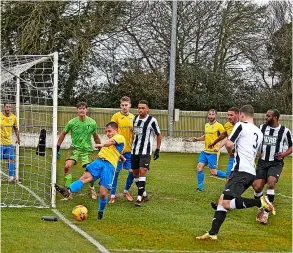  ?? PICTURE: Mark Pile/mip Photograph­y ?? Odd Down (black and white) began the New Year honours even after their 1-1 draw with Longwell Green Sports in Division One of the Toolstatio­n Western League