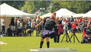  ??  ?? Neil Elliot of Helensburg­h hurls the 56lb weight for distance.