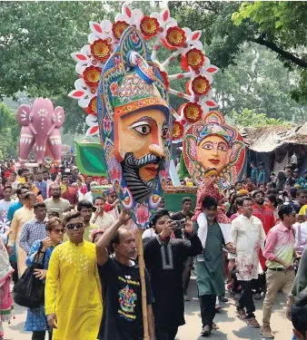  ?? AN photo ?? Bangladesh­is crowded the streets of Dhaka to welcome the Bengali New Year and take part in the parade on Sunday.
