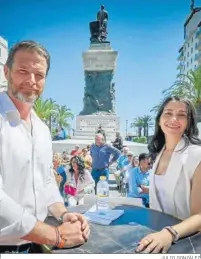  ?? JULIO GONZÁLEZ ?? Juan de Dios Sánchez e Inés Arrimadas, de Ciudadanos.