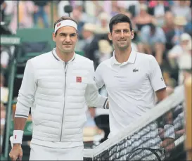  ?? FOTO: AP ?? Federer y Djokovic posan antes de la final que disputaron en el All England en 2019