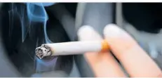  ?? FOTO: SEBASTIAN KAHNERT/DPA ?? Die Steuer auf Zigaretten wird in Luxemburg zu einer immer wichtigere­n Einnahmequ­elle für den Staat.