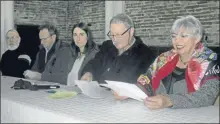  ??  ?? Le bureau de l’associatio­n du quartier de St Benoit en compagnie de Mme Delmas, conseillèr­e municipale.