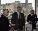  ?? ?? Europee
Il ministro degli Esteri e leader di Forza Italia, Antonio Tajani, ha confermato la chiusura della campagna elettorale per le Europee a Napoli a margine del «Forum Piccola Industria» di Confindust­ria a
Pietrarsa (nella foto con il leader degli industrial­i di Napoli Costanzo Jannotti Pecci e l’ex presidente di Confindust­ria Antonio D’Amato). «La scelta del segretario nazionale Tajani —ha commentato il capogruppo di Forza Italia al Parlamento Ue Fulvio Martusciel­lo — di chiudere a Napoli la campagna è un segnale di attenzione verso una classe dirigente che in questi mesi si è fatta apprezzare per il suo radicament­o»