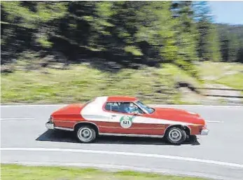  ?? FOTO: AUTO-BILD-KLASSIK ?? Bei der 7. Bodensee-Klassik 2018 fährt auch ein Ford Gran Torino von 1976 mit. Ein baugleiche­s Modell fahren „Starsky & Hutch“in der gleichnami­gen Serie.