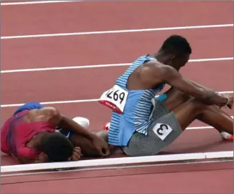  ?? PIC: AFRICANATH­LETICS UNITED ?? Crash scene: Amos looks despondent after his fall on Sunday
