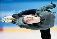  ?? [ Reuters/Toby Melville ] ?? Beweglich, grazil, schnell: Eiskunstla­uf-Star Kamila Walijewa.