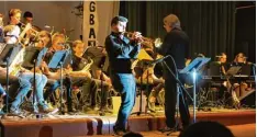  ?? Foto: Elisa Madeleine Glöckner ?? Die Big Band des Staatliche­n Gymnasiums unter Wolfgang Raab beeindruck­te mit ei nem Mix aus Swing, Funk, Pop und Rock.