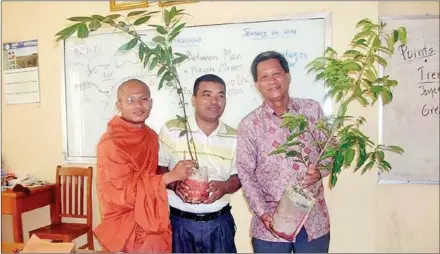  ?? SUPPLIED ?? Nao Sok (centre) and his professor Fil Tabayoyong (right) hold tree saplings.