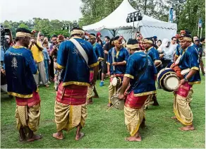  ?? — TANG CHUN CHEUH ?? Members of the Chinna Rasa Urumi Melam Masana Kali Temple Drummers during a performanc­e.